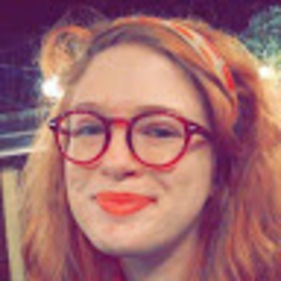 Meet your Posher, Cloe - Picture 1 of 1